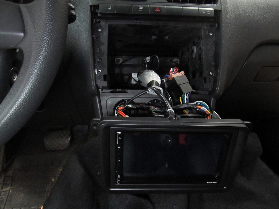 Установка магнитолы RCD330 Plus GPS в VW Polo Sedan