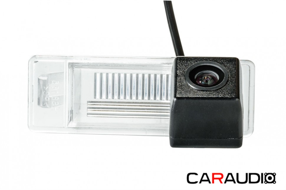 Штатная камера заднего вида PHANTOM CA-35+FM-24 (Nissan)